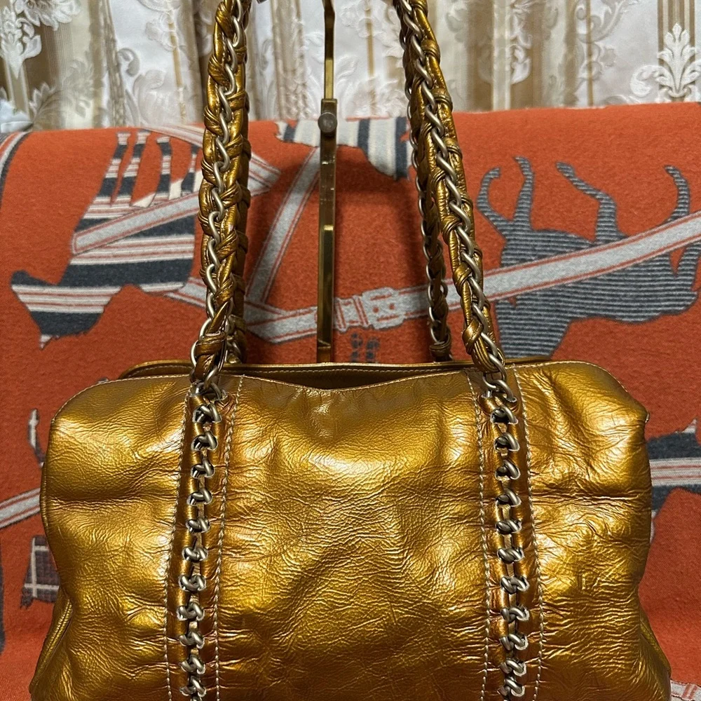 CHANEL ❤️🌟11372068 METTALIC GOLD BOWLING BAG W/ LEATHER LINED INTERIOR⭐️ - Picture 3 of 14